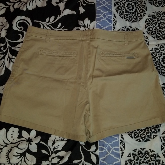 New York & Company Khaki Shorts - Picture 3 of 7